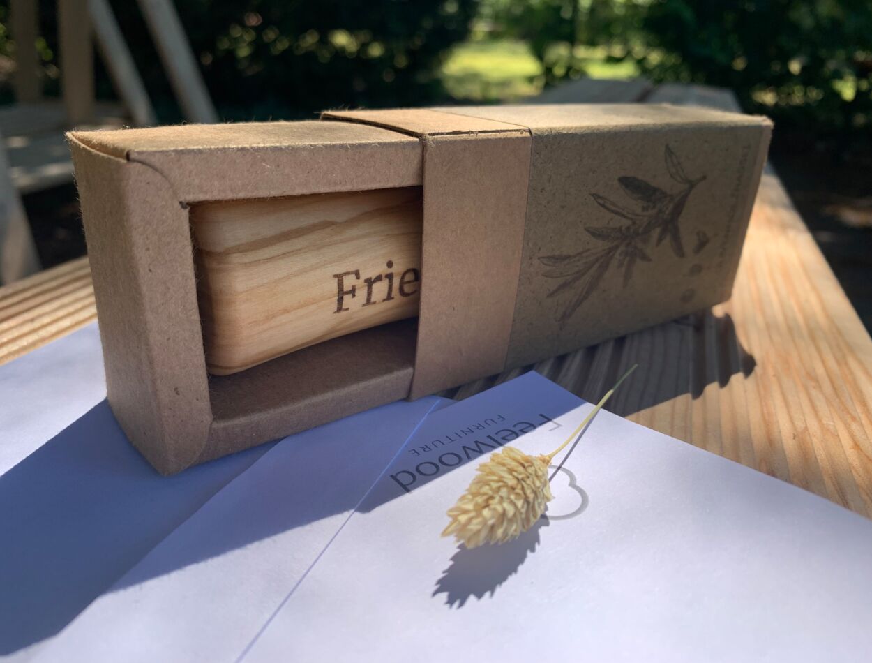 Holzrassel, Kinderrassel, Greifling mit Namen personalisiert