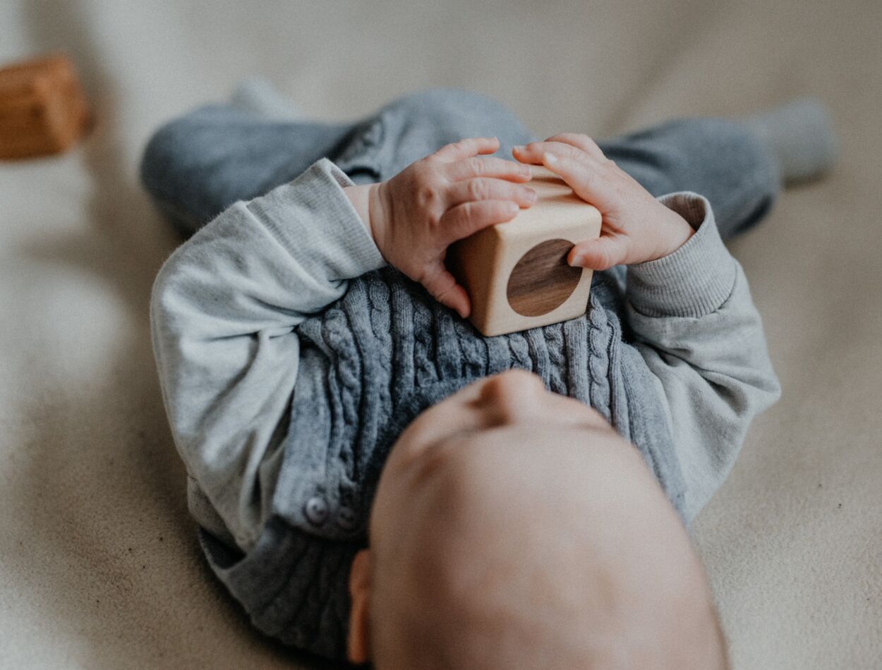 Rasselklötzchen für Babys & Kleinkinder, mit Namen personalisierbar