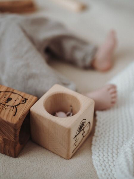 Öko-Holzspielzeug und personalisierte Geschenke für Babys von Feelwood